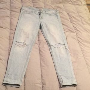 COPY - Size 5 reg Hollister light distressed jean…
